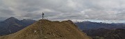 79 Vista panoramica dal Due Mani (al centro) a dx  verso Cima di Muschiada a sx verso il Resegone